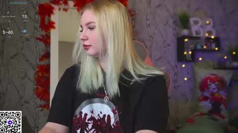 Snapshot of moon_valkyriie chatting on 12, 10, 2025 Emilia online show from 12, 10, 2025