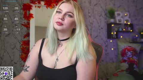 Snapshot of moon_valkyriie chatting on 13, 10, 2025 Emilia online show from 13, 10, 2025