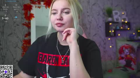 Snapshot of moon_valkyriie chatting on 19, 10, 2025 Emilia online show from 19, 10, 2025