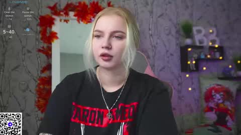 Snapshot of moon_valkyriie chatting on 20, 10, 2025 Emilia online show from 20, 10, 2025