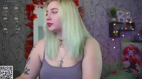 Snapshot of moon_valkyriie chatting on 23, 10, 2025 Emilia online show from 23, 10, 2025