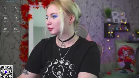 Snapshot of moon_valkyriie chatting on 24, 10, 2025 Emilia online show from 24, 10, 2025