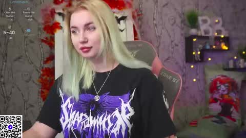 Snapshot of moon_valkyriie chatting on 26, 10, 2025 Emilia online show from 26, 10, 2025