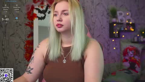 Snapshot of moon_valkyriie chatting on 1, 11, 2025 Emilia online show from 1, 11, 2025