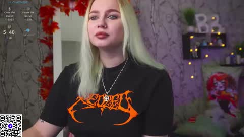 Snapshot of moon_valkyriie chatting on 11, 11, 2025 Emilia online show from 11, 11, 2025