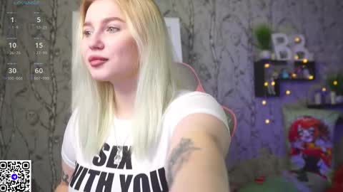 Snapshot of moon_valkyriie chatting on 18, 11, 2025 Emilia online show from 18, 11, 2025