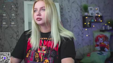 Snapshot of moon_valkyriie chatting on 16, 12, 2025 Emilia online show from 16, 12, 2025