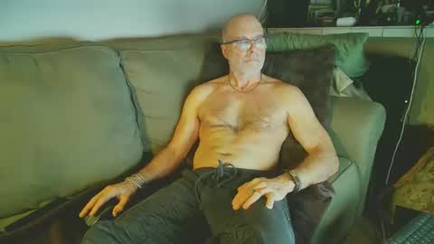 moondanceraa online show from 9, 2, 2025