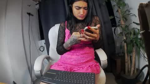 moonie_baddie31 online show from 5, 1, 2026