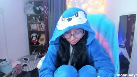 MOON  online show from 10, 4, 2026