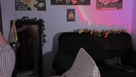 Snapshot of moonlight_baee chatting on 4, 4, 2026 Clove online show from 4, 4, 2026