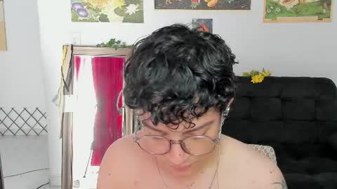 Snapshot of moonlight_baee chatting on 4, 8, 2026 Clove online show from 4, 8, 2026