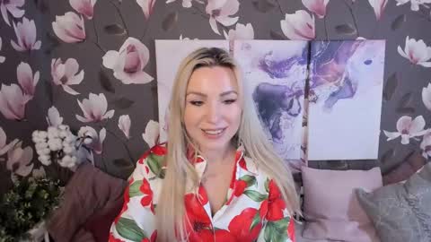 Snapshot of moonlight_emma chatting on 13, 11, 2025 Emma online show from 13, 11, 2025