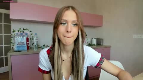 Snapshot of moony_light chatting on 18, 5, 2026 moony_light online show from 18, 5, 2026