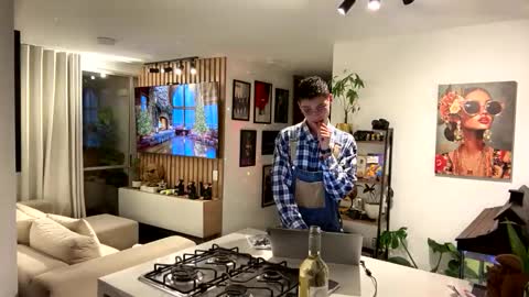   online show from 8, 11, 2025