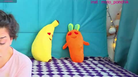 Snapshot of moto_ponchik chatting on 27, 4, 2026 Kris online show from 27, 4, 2026