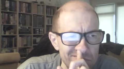 Snapshot of moviem1978 chatting on 28, 12, 2024 Frederik online show from 28, 12, 2024