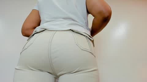 Snapshot of moxa_hot chatting on 4, 1, 2025 moxa hot online show from 4, 1, 2025