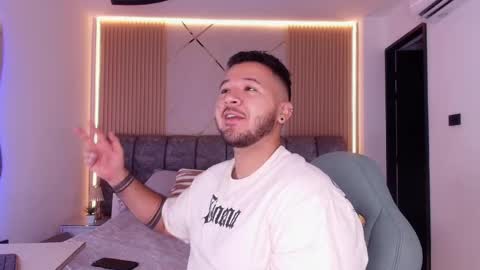 MIKEE online show from 18, 4, 2026