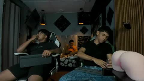 Snapshot of mr_mois chatting on 11, 6, 2026 mr_mois online show from 11, 6, 2026