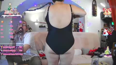 Snapshot of mrandmrsswetness84 chatting on 21, 12, 2024 MrAndMrsSwetness84 online show from 21, 12, 2024