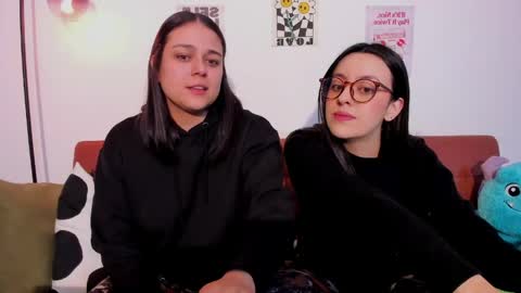 Snapshot of mrbuu_ chatting on 1, 6, 2026 Laura online show from 1, 6, 2026