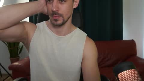 Snapshot of mrgreeneyes01 chatting on 29, 10, 2025 juan luis online show from 29, 10, 2025