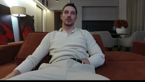 Snapshot of mrgreeneyes01 chatting on 17, 12, 2025 juan luis online show from 17, 12, 2025