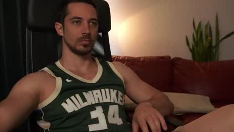 Snapshot of mrgreeneyes01 chatting on 2, 5, 2026 juan luis online show from 2, 5, 2026