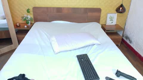 mrs_buttocks online show from 8, 1, 2025