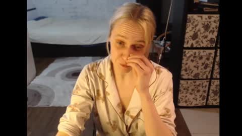 Snapshot of mrsluck chatting on 9, 3, 2025 Sasha online show from 9, 3, 2025