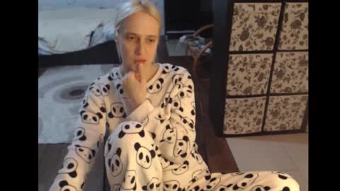 Snapshot of mrsluck chatting on 16, 10, 2025 Sasha online show from 16, 10, 2025