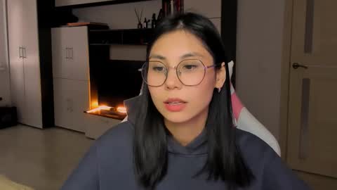 ms_emily_ online show from 13, 9, 2025