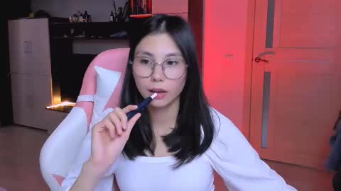 ms_emily_ online show from 9, 10, 2025