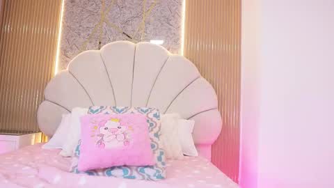 Manuela  online show from 7, 11, 2025