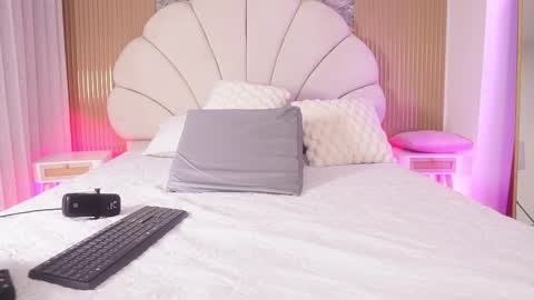 Manuela  online show from 20, 11, 2025