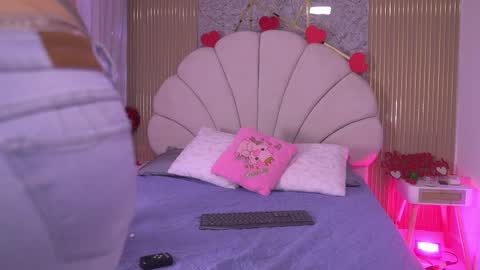 Manuela  online show from 7, 2, 2026