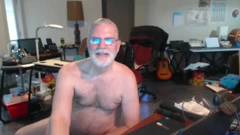 Snapshot of mt2much chatting on 2, 2, 2025 mt2much online show from 2, 2, 2025