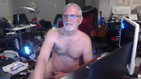 Snapshot of mt2much chatting on 6, 10, 2025 mt2much online show from 6, 10, 2025