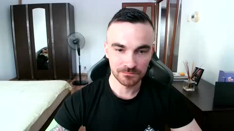 Snapshot of mu5clemania chatting on 4, 7, 2026 Victor online show from 4, 7, 2026