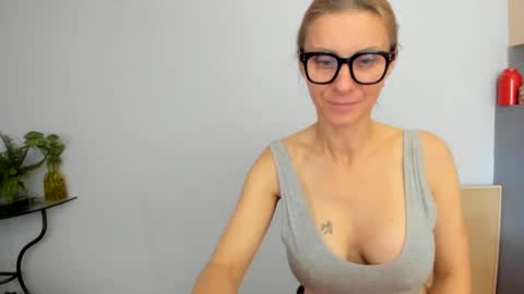 Snapshot of munishpunish chatting on 9, 12, 2024 LOVELY JULIA Peter DAY online show from 9, 12, 2024