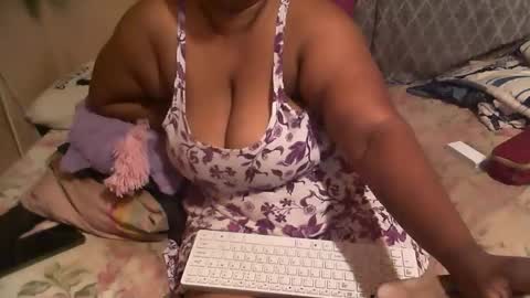 Snapshot of munniegalz1 chatting on 3, 3, 2026 your angel online show from 3, 3, 2026