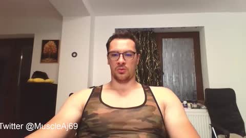 Snapshot of muscleaj69 chatting on 25, 9, 2025 AJ online show from 25, 9, 2025