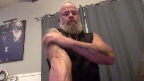Snapshot of muscledick40 chatting on 17, 9, 2025 muscledick40 online show from 17, 9, 2025