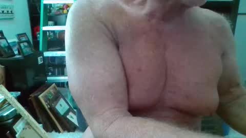 Snapshot of musclesandlittledick chatting on 1, 4, 2026 musclesandlittledick online show from 1, 4, 2026