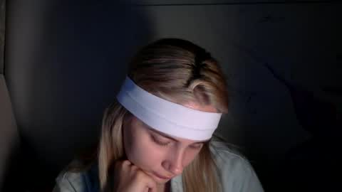 Snapshot of musescorner chatting on 4, 10, 2025 musescorner online show from 4, 10, 2025