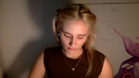 Snapshot of musescorner chatting on 6, 11, 2025 musescorner online show from 6, 11, 2025