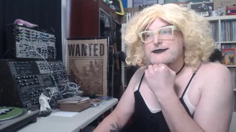 Snapshot of muziknerd chatting on 5, 2, 2026 Muziknerd online show from 5, 2, 2026