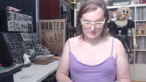 Snapshot of muziknerd chatting on 22, 3, 2026 Muziknerd online show from 22, 3, 2026