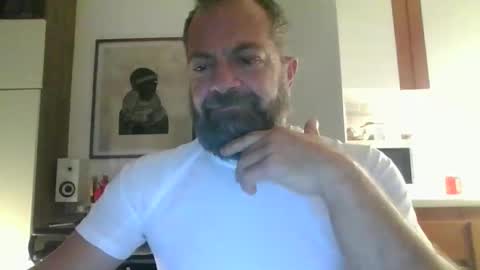 Snapshot of muzungu5 chatting on 8, 11, 2025 muzungu5 online show from 8, 11, 2025